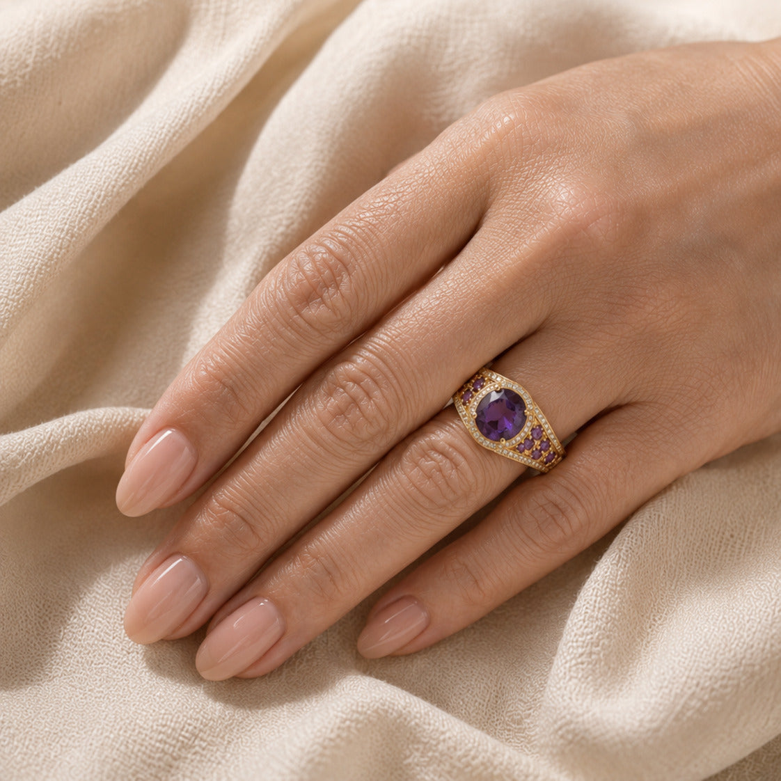 Oval ametyst-ring med zirkonia
