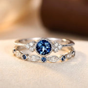 Halo-ring med safir i sølv