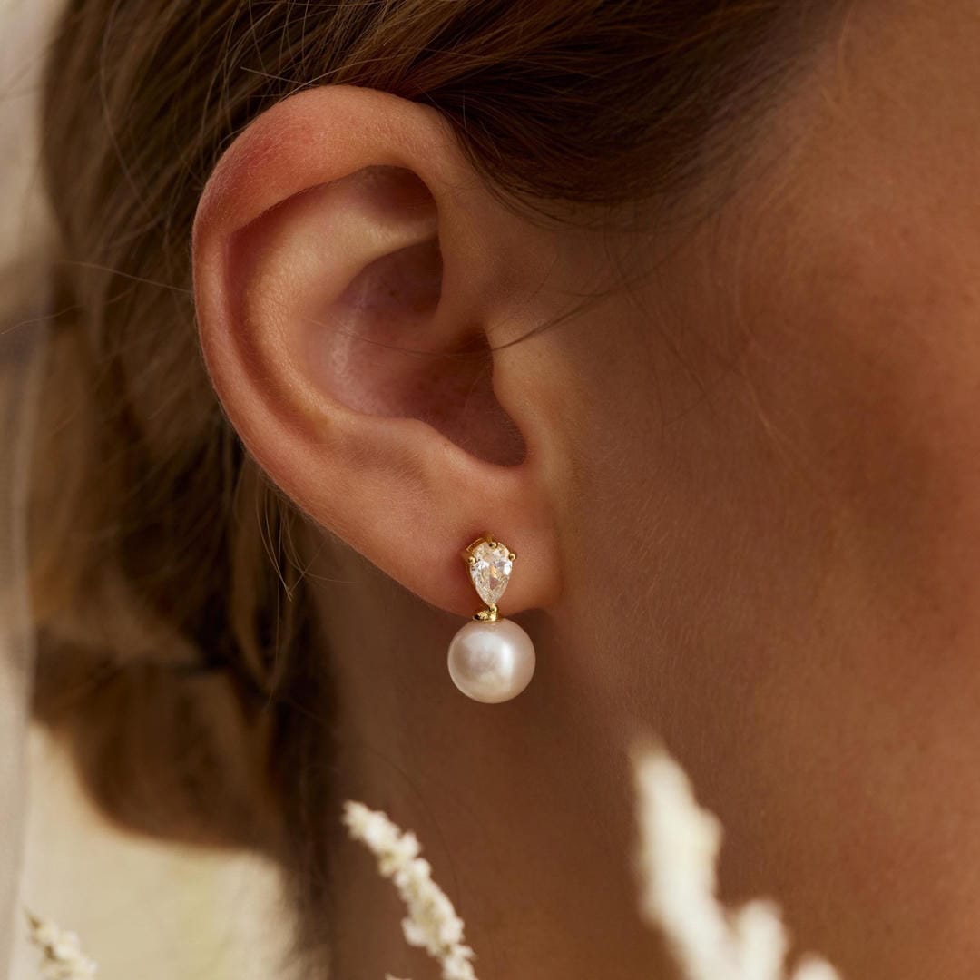 Klassiske perleøreringe i dråbedesign