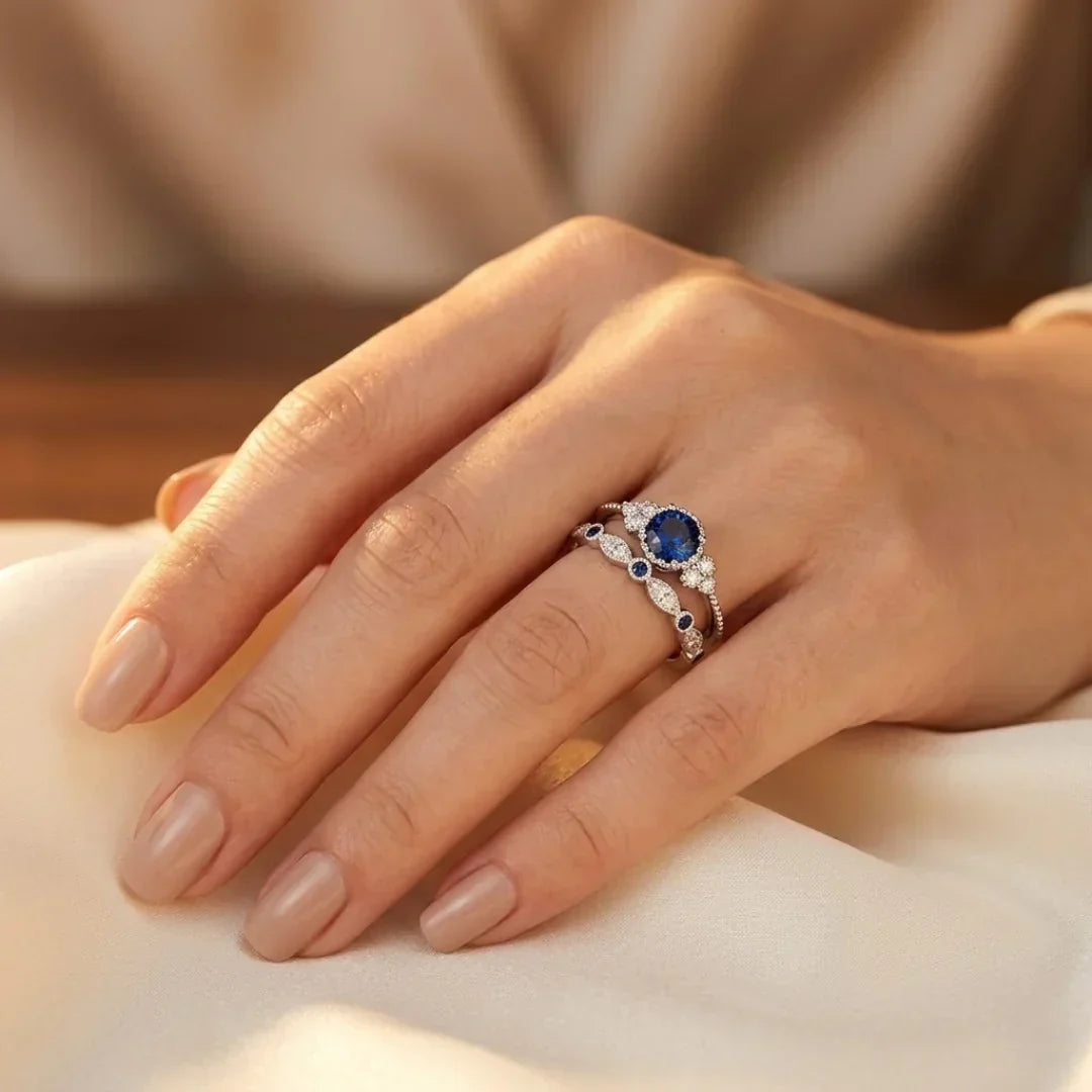 Halo-ring med safir i sølv