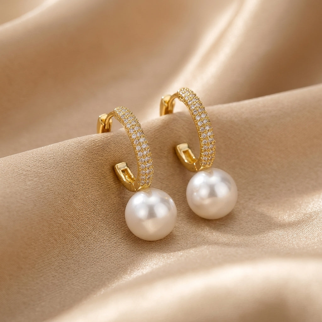 Elegante lyse forgyldte perleøreringe