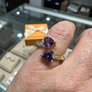 Noctira Violet hjerteomslutning ring | Guld