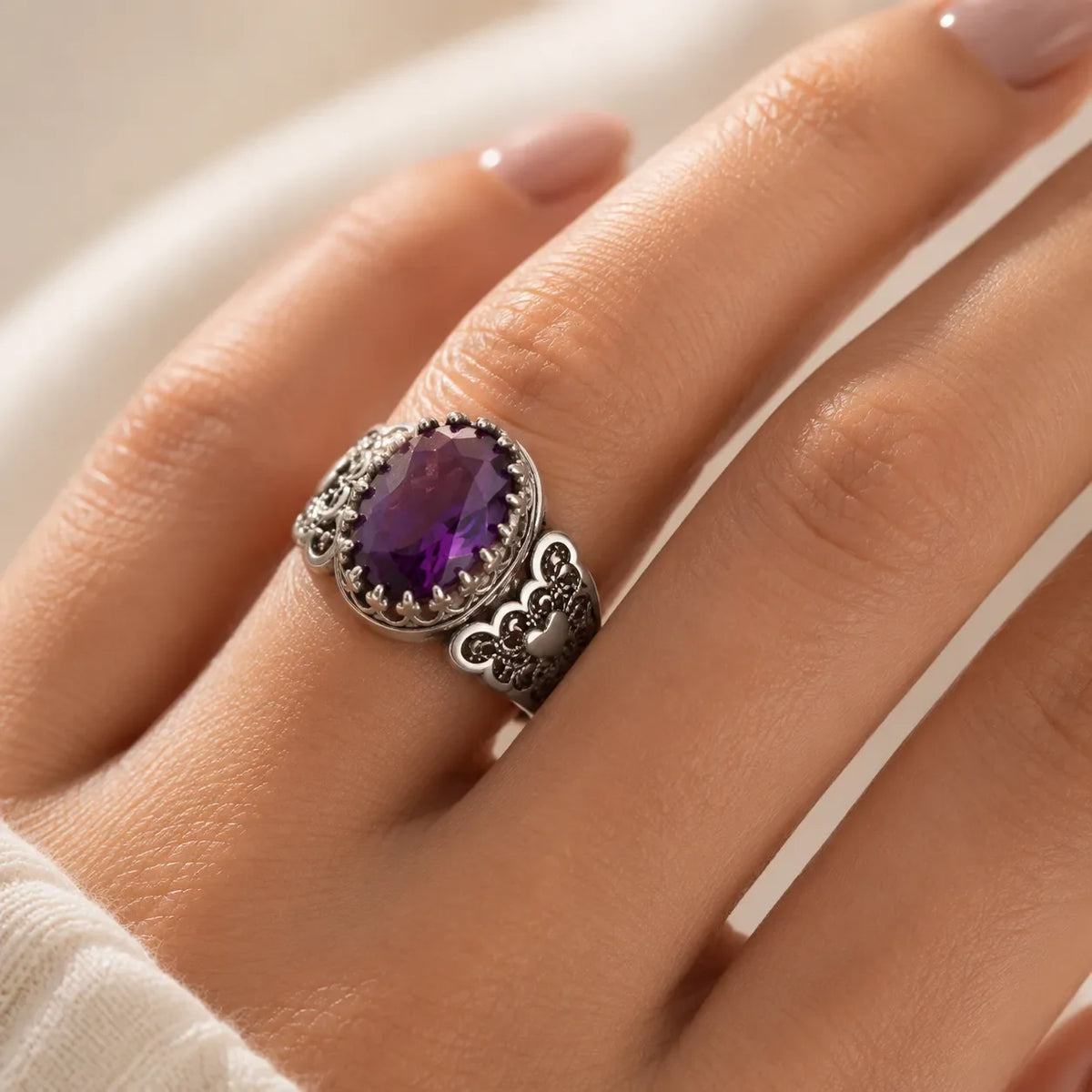 Dekorativ oval ring med zirkonia