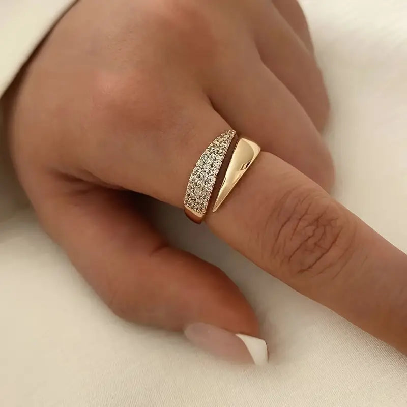 Elegant Guldring med Funklende Sten
