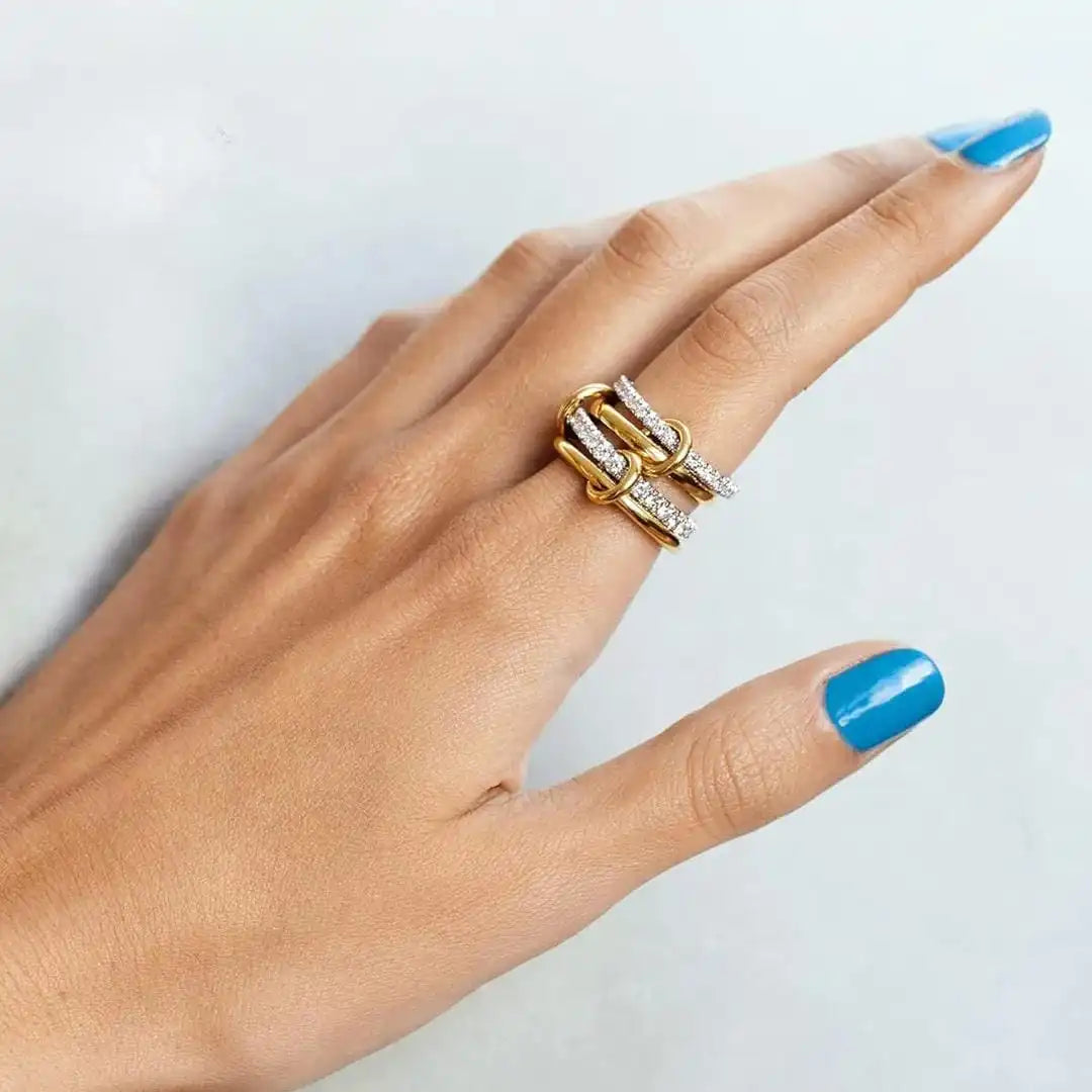 Ring med sammenflettet zirkonia