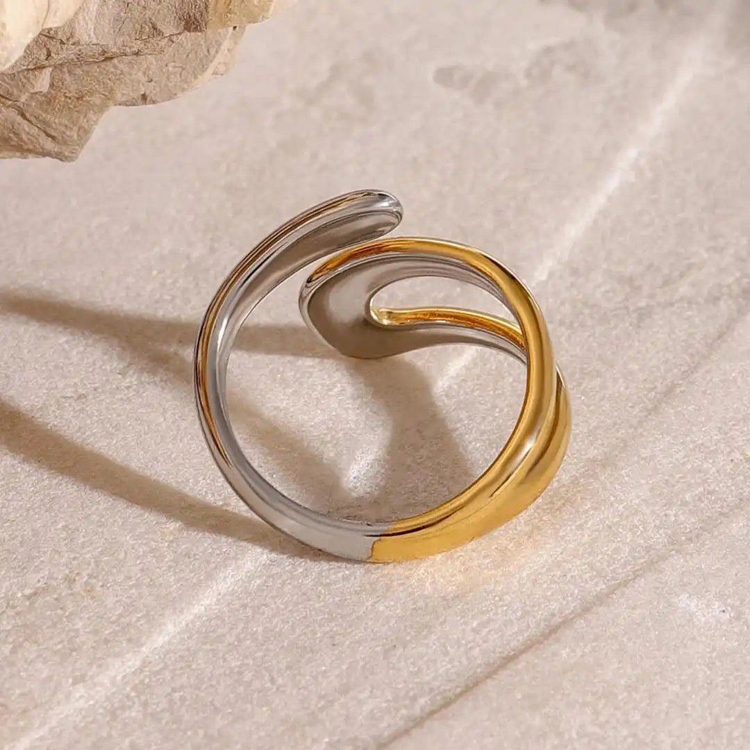 Tidløs guldfarvet åben ring