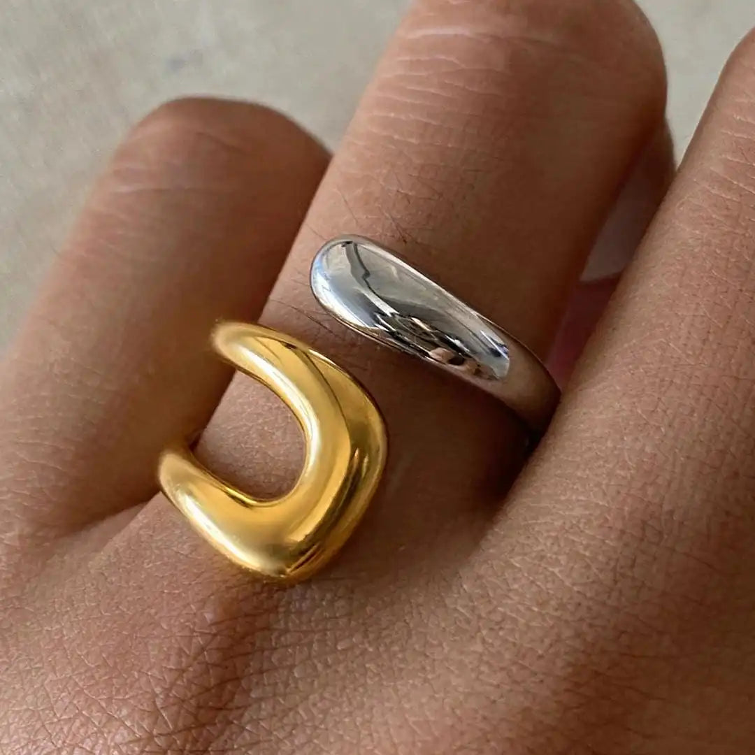 Tidløs guldfarvet åben ring