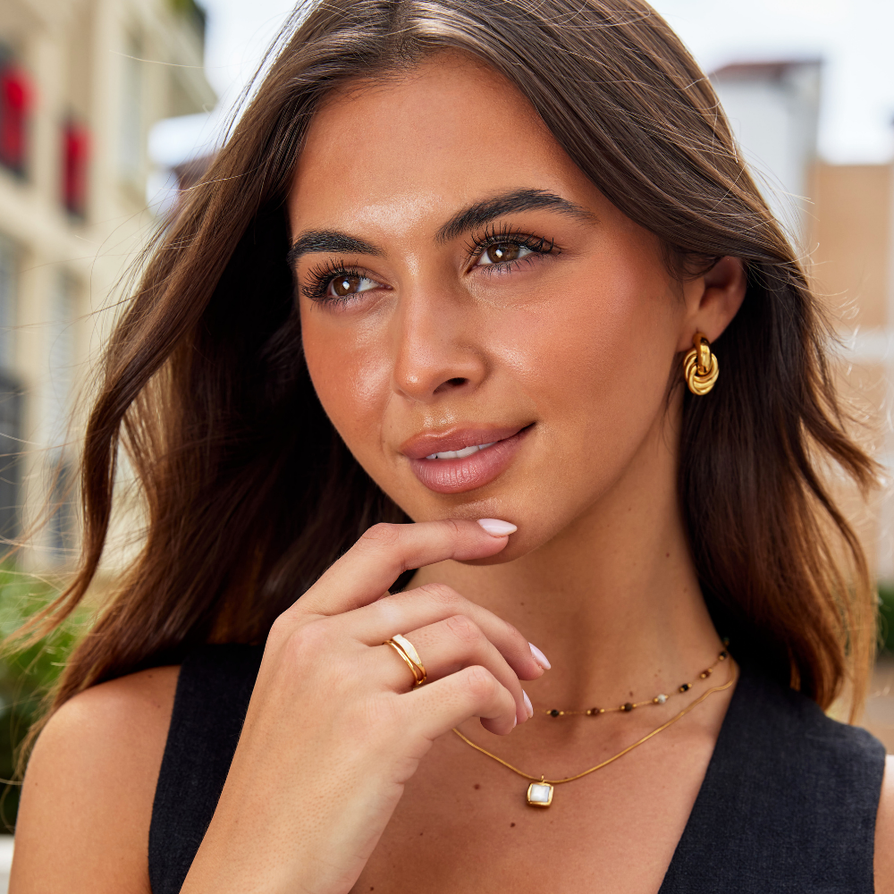 Beatrix – Gylden ring med enkel silhouette