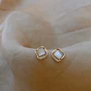Elegante øreringe med guldmånekrystal