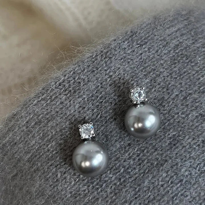 Elegante sorte perleøreringe med zirkonia