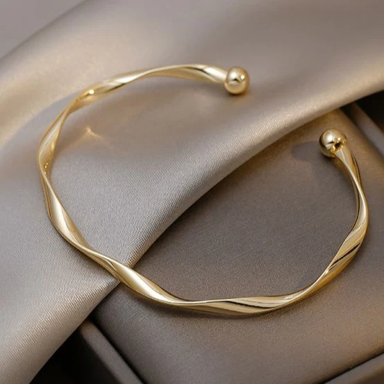 Elegant armbånd i guld
