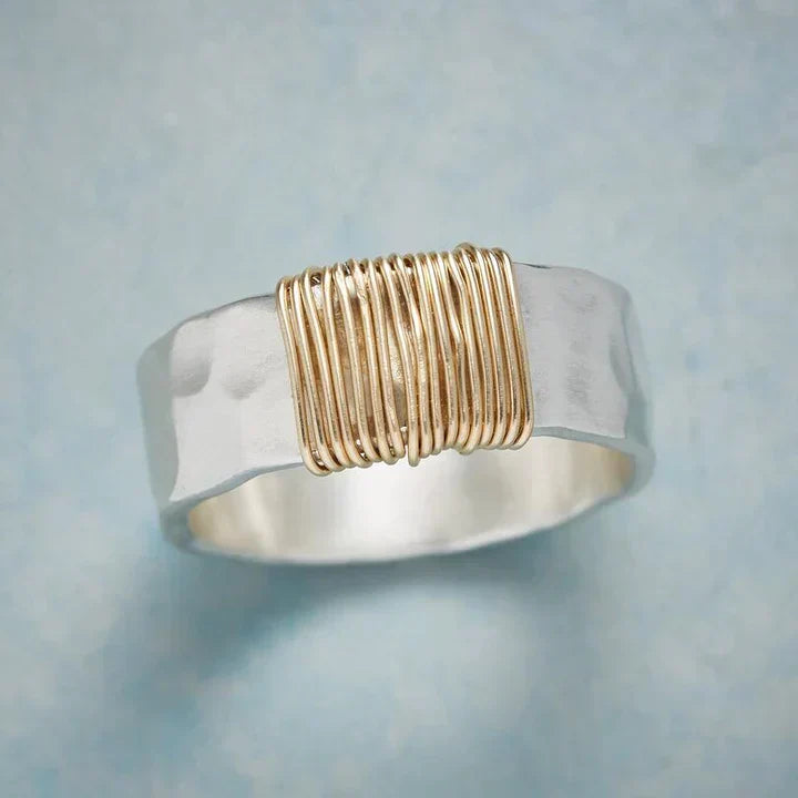 Tidløs vintage-ring i guld og sølv