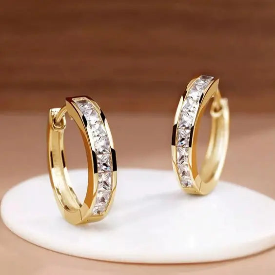 Elegante creol-øreringe i guld og krystal