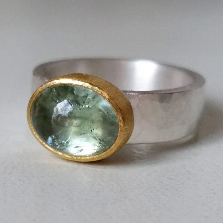 Vintage-ring med grøn smaragdsten