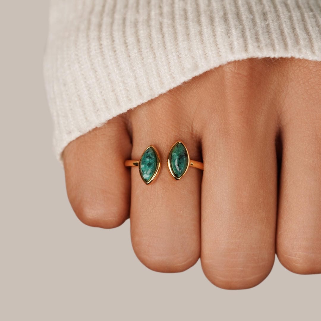 Justerbar Luxe Emerald Ring med Omslag