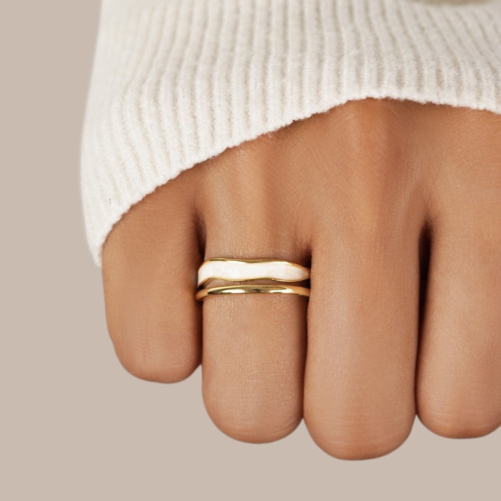 Beatrix – Gylden ring med enkel silhouette