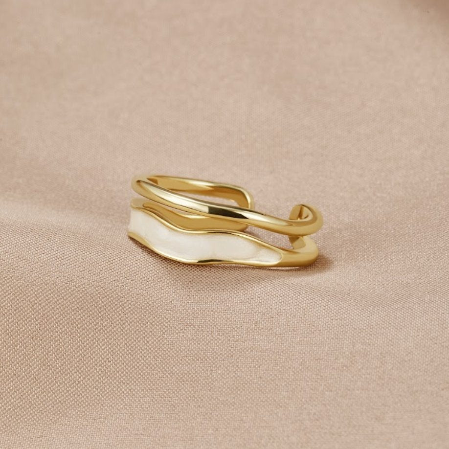 Beatrix – Gylden ring med enkel silhouette