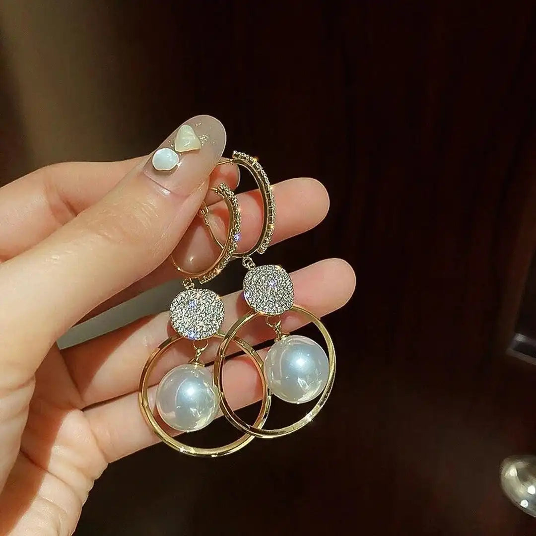Øreringe med ferskvandsperler og kugler med diamanter